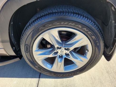 Used 2014 Toyota Highlander Limited image 33