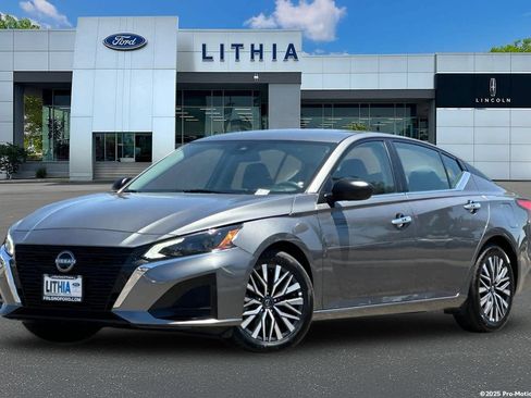 Used 2025 Nissan Altima 2.5 SV FWD image 1