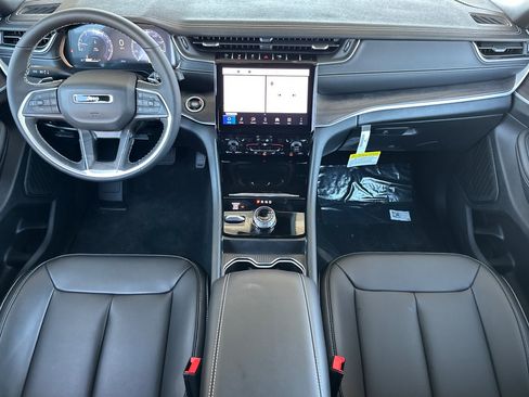 New 2025 Jeep Grand Cherokee Limited w/ Black Appearance Package image 12