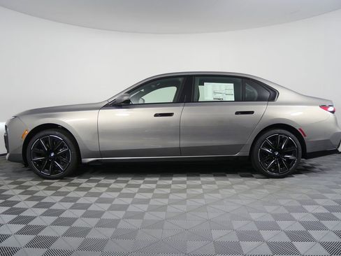 Used 2026 BMW 740i image 6