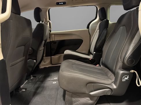 Used 2023 Chrysler Voyager LX FWD image 34