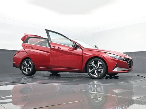 Used 2023 Hyundai Elantra Limited image 33