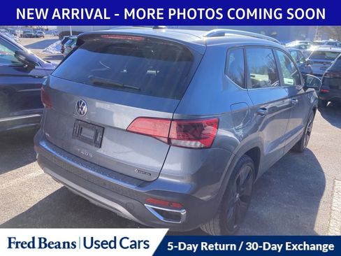 Certified 2022 Volkswagen Taos SEL w/ Panoramic Sunroof Package image 6