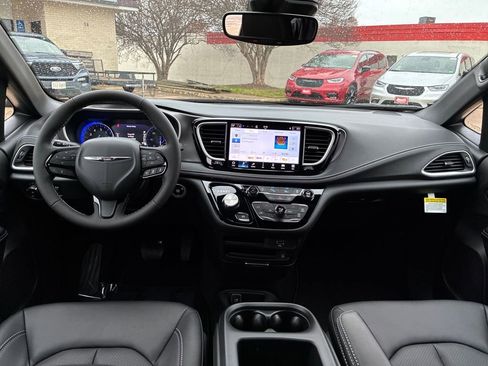 New 2026 Chrysler Pacifica Select AWD/4WD image 13