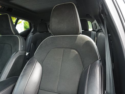 Used 2021 Volvo XC40 T5 R-Design w/ Advanced Package AWD/4WD image 17