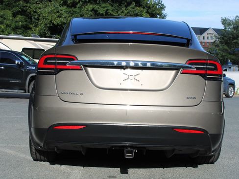 Used 2016 Tesla Model X 90D image 5