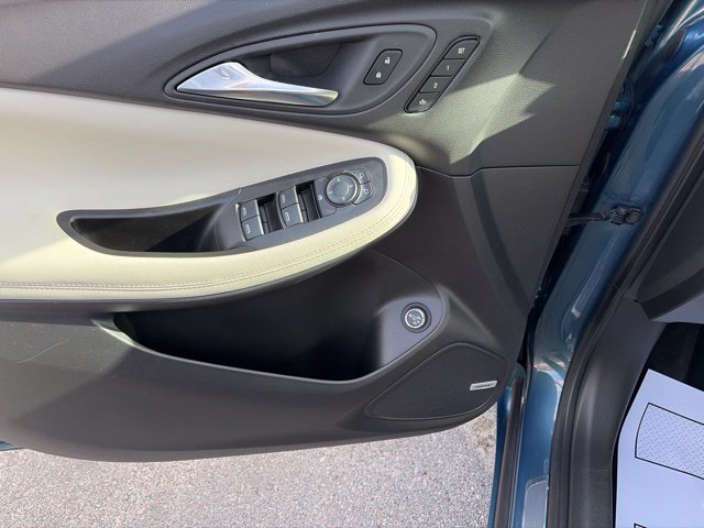 Used 2024 Buick Encore GX Avenir w/ Avenir Convenience Package FWD image 11