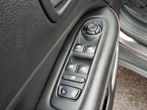 Used 2018 Jeep Compass Latitude w/ Popular Equipment Group image 9