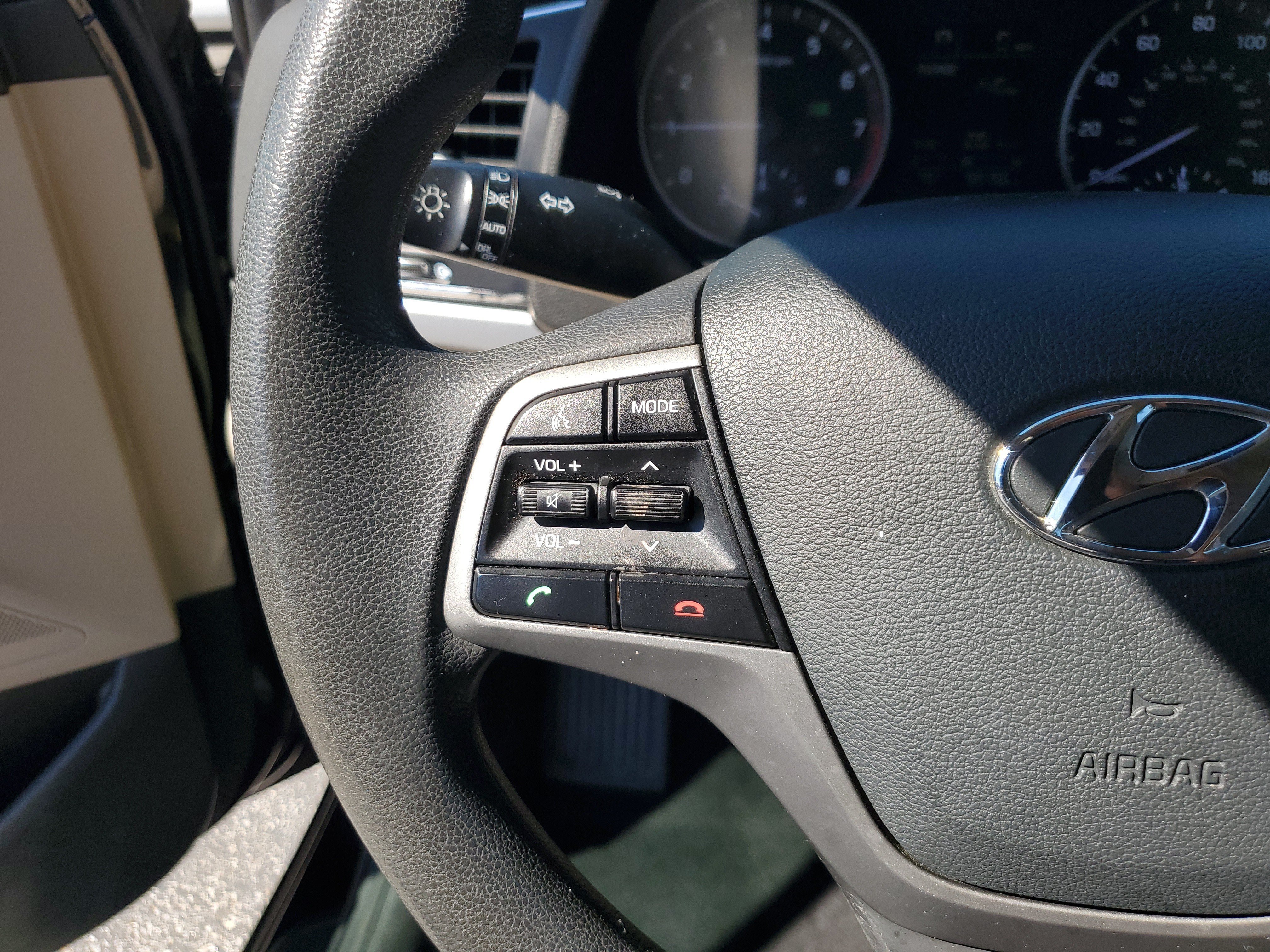 Used 2017 Hyundai Elantra SE FWD image 26