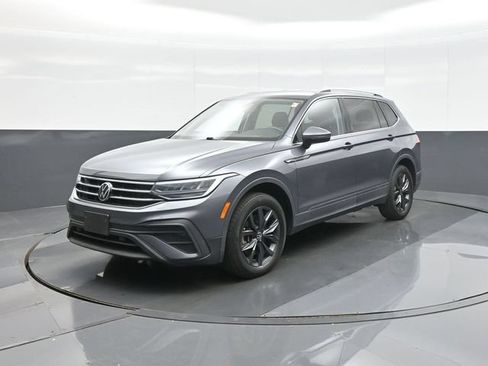 Used 2023 Volkswagen Tiguan SE AWD/4WD image 3
