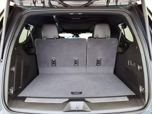 Used 2026 Chevrolet Suburban RST w/ Comfort Package AWD/4WD image 8