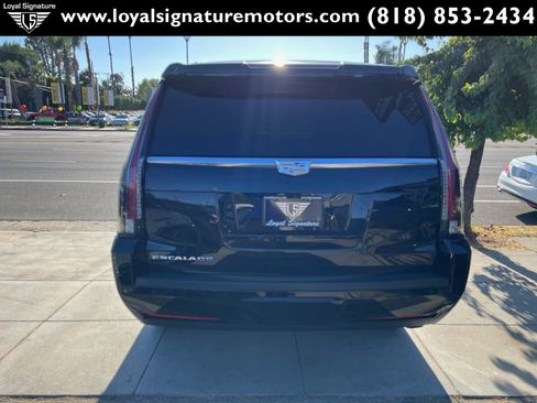 Used 2018 Cadillac Escalade ESV Luxury RWD image 5