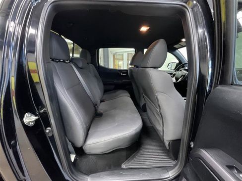 Used 2018 Toyota Tacoma TRD Off-Road w/ Technology Package AWD/4WD image 25