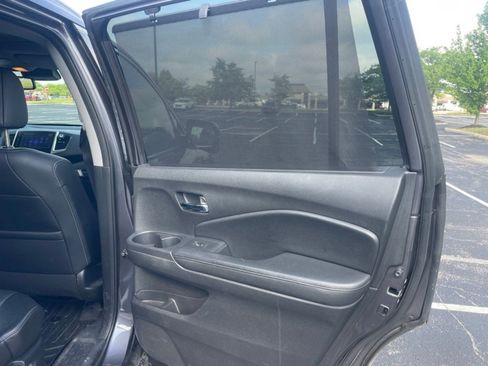Used 2017 Honda Pilot Touring image 21