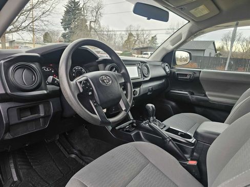 Used 2017 Toyota Tacoma SR image 10