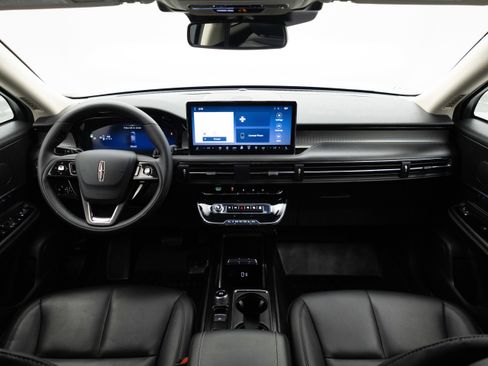 Used 2024 Lincoln Corsair AWD image 2
