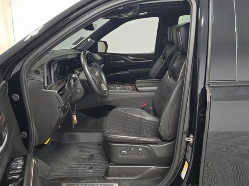 Used 2024 Cadillac Escalade Sport Platinum image 3