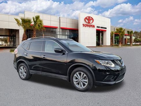 Used 2015 Nissan Rogue SV image 1