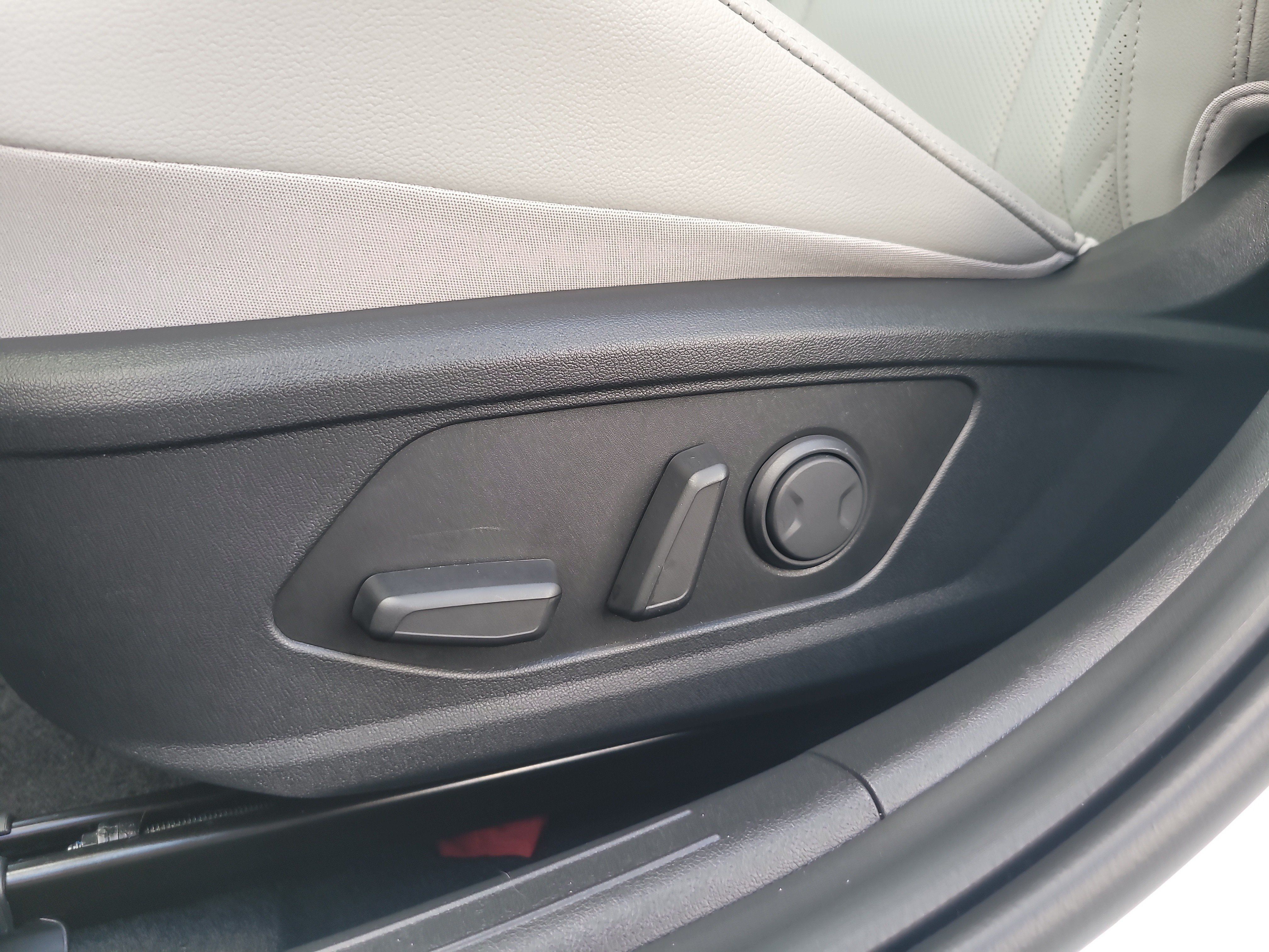 Used 2026 Hyundai Elantra Limited FWD image 18