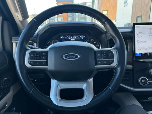 Used 2023 Ford Expedition Limited image 12