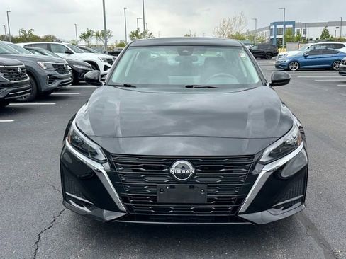 Used 2023 Nissan Altima 2.5 SV w/ SV Premium Package FWD image 2