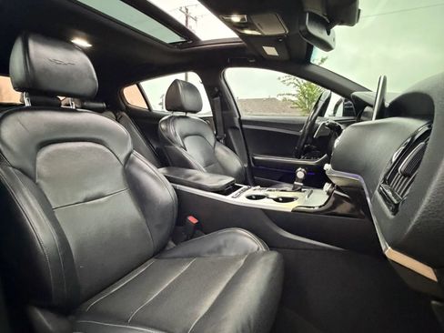 Used 2020 Kia Stinger GT1 RWD image 37