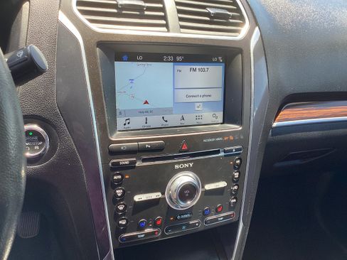 Used 2018 Ford Explorer Limited FWD image 9