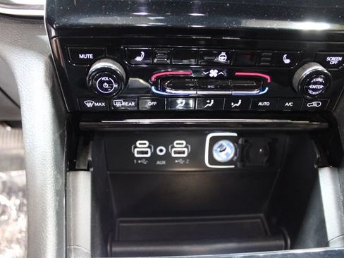 Used 2023 Jeep Grand Cherokee Limited AWD/4WD image 31