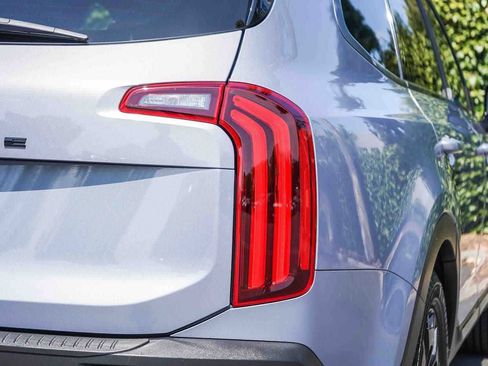 Used 2022 Kia Telluride SX w/ Nightfall Edition Package AWD/4WD image 7