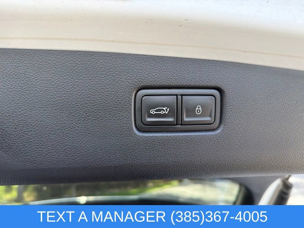 Used 2025 Genesis GV70 2.5T AWD/4WD image 13