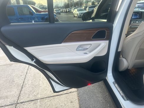 Used 2025 Mercedes-Benz GLE 350 4MATIC image 18
