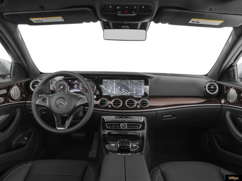 Used 2019 Mercedes-Benz E 300 image 4