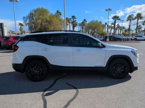 Used 2023 GMC Terrain SLE w/ Driver Convenience Package image 6