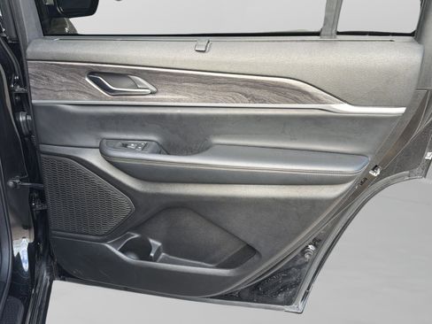 Used 2024 Jeep Grand Cherokee L Limited w/ Luxury Tech Group II image 22