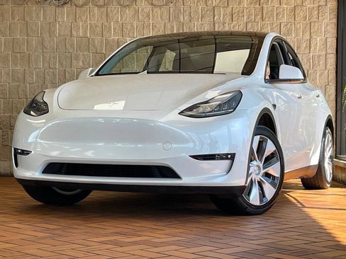 Used 2021 Tesla Model Y Long Range AWD/4WD image 2