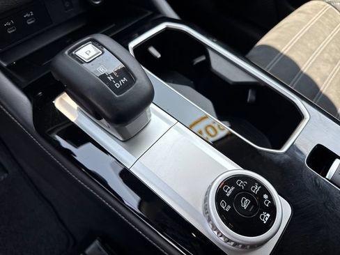 Used 2025 Mitsubishi Outlander SE AWD/4WD image 24