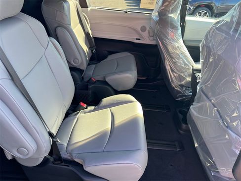 New 2026 Toyota Sienna XLE image 18
