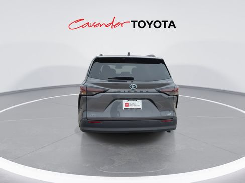 Certified 2025 Toyota Sienna XLE image 7