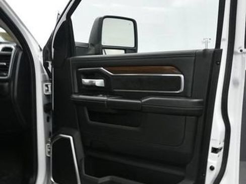 Used 2024 RAM 2500 Laramie AWD/4WD image 11