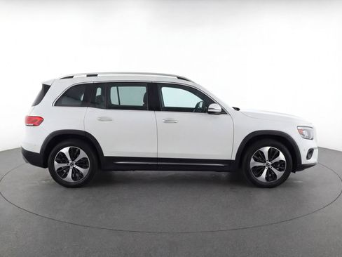 Used 2025 Mercedes-Benz GLB 250 4MATIC image 11