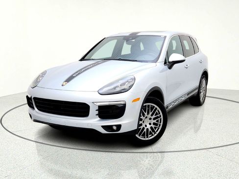 Used 2018 Porsche Cayenne S image 2