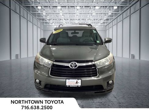Used 2016 Toyota Highlander Plus AWD/4WD image 6