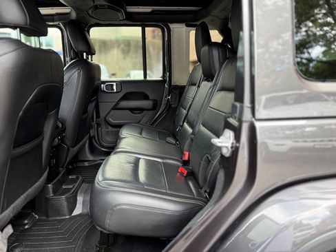 Used 2020 Jeep Wrangler Unlimited Sahara AWD/4WD image 15