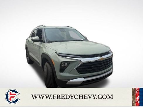 Used 2025 Chevrolet TrailBlazer LT AWD/4WD image 30