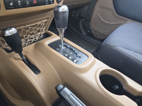 Used 2015 Jeep Wrangler Unlimited Sahara w/ Connectivity Group image 21