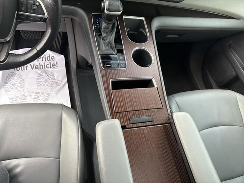 Used 2021 Toyota Sienna XLE image 17