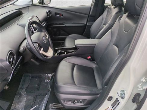 Used 2017 Toyota Prius Prime Advanced image 16