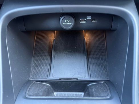 Certified 2025 Volvo XC40 B5 Core image 18