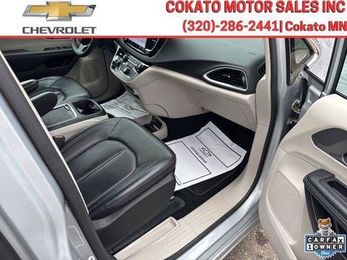 Used 2023 Chrysler Pacifica Touring-L FWD image 14