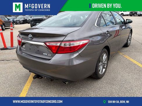 Used 2017 Toyota Camry SE w/ Moonroof Package image 5